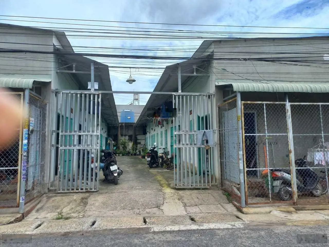Bán 12 căn nhà trọ và 1 nhà cấp 4 ngay cạnh thị trấn giá 7.8 tỷ