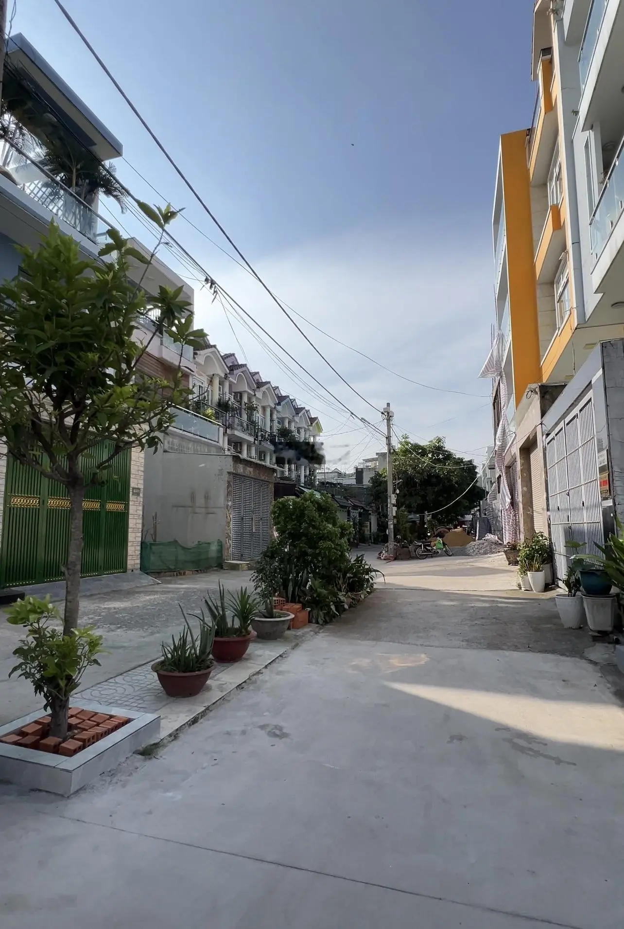 Nhà mới DT 80m2 sân ô tô ngay chợ Thạnh Xuân đường thông chỉ 6.3 tỷ