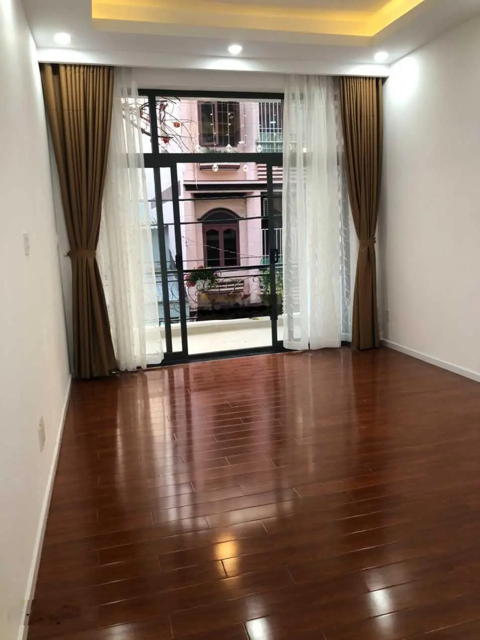 Nhà mặt tiền đường Đất Thánh 44m2, 1 trệt 3 lầu ST, 12.6 tỷ TL nhà rất đẹp vị trí VIP