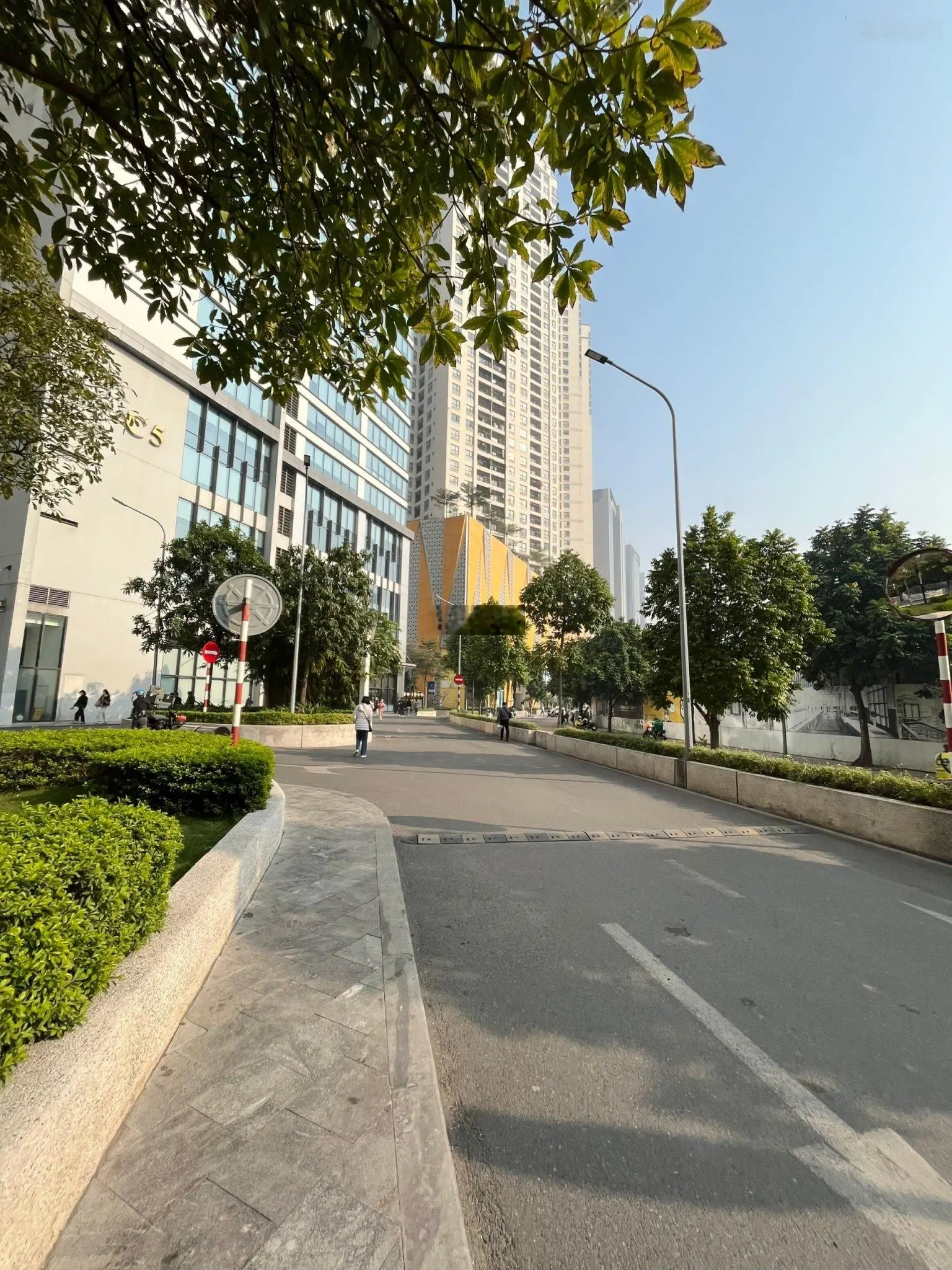 Bán 1 pn 1PK sổ đỏ lâu dài, giá 4.2 tỷ bao phí, tầng thấp Vinhomes D'Capitale Trần Duy Hưng