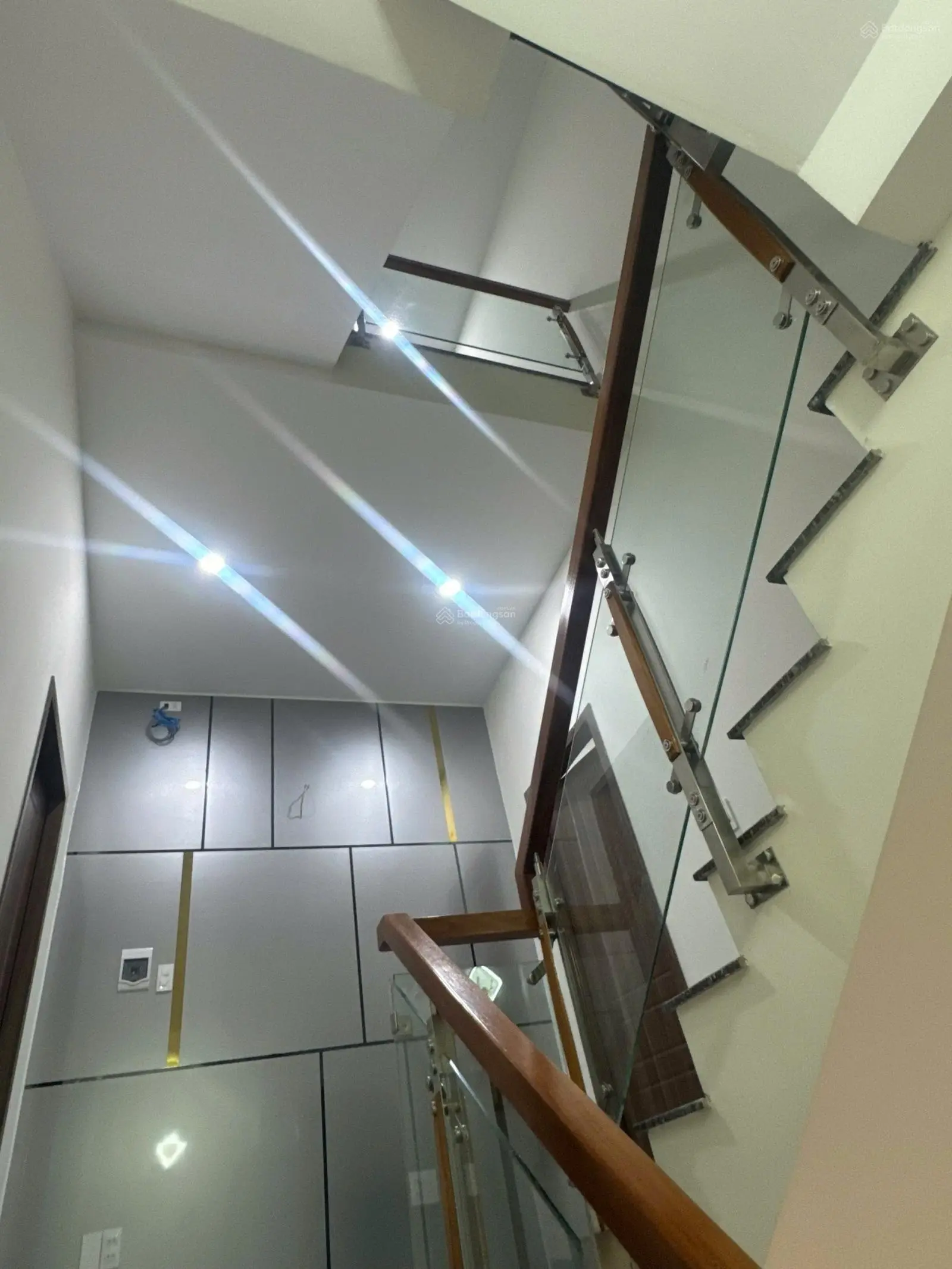 Chỉ 3,8 tỷ/nhà 4pn, 4wc, DTSD 192m2, sổ sẵn. Full nội thất như hình, ở Thuận An. LH: 0906663528