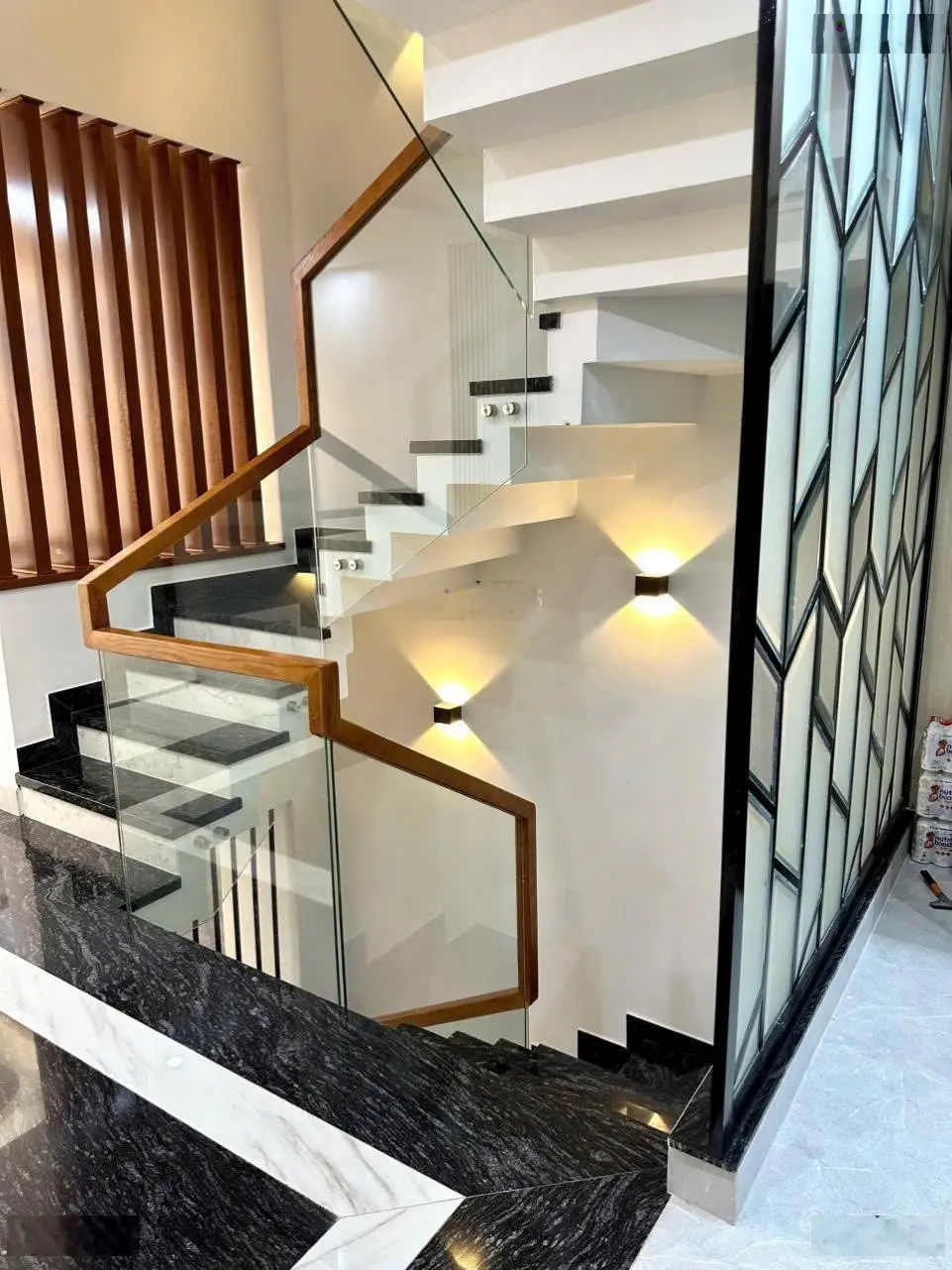 Sở hữu ngay nhà 3 tầng sân thượng đẹp - đường Nguyễn Thượng Hiền - 4x14m - giá 13.8 tỷ