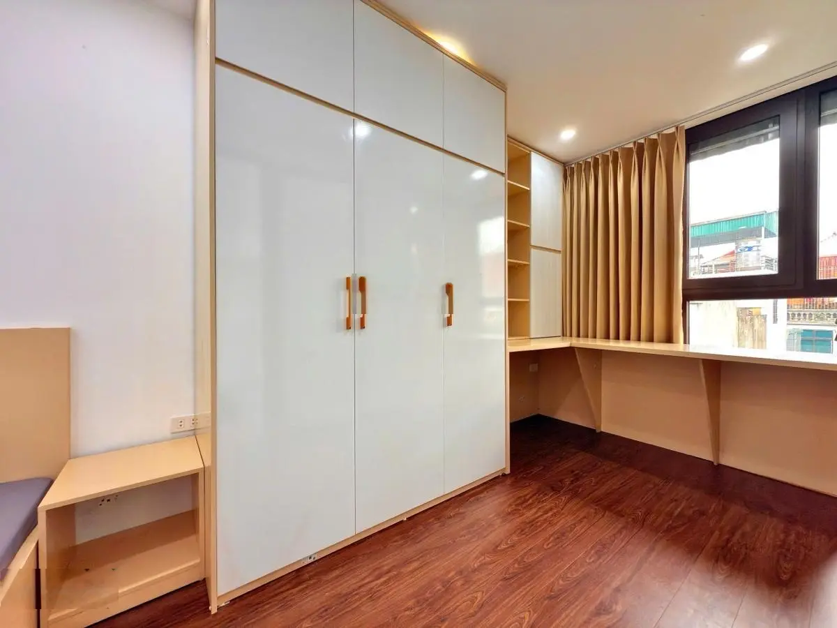 Bán nhà ngõ thổ quan đống đa 30*4 7.8tỷ tầng nhà thoáng phòng nào cũng có ban công . Ô tô đỗ cửa
