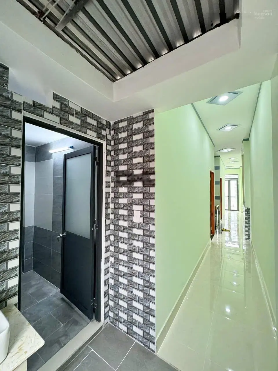 Chủ gởi bán nhà (hoàn công) 1 trệt 1 lầu. dt 60m2 sổ riêng thổ cư 100% đường xe hơi tại p. bửu hòa