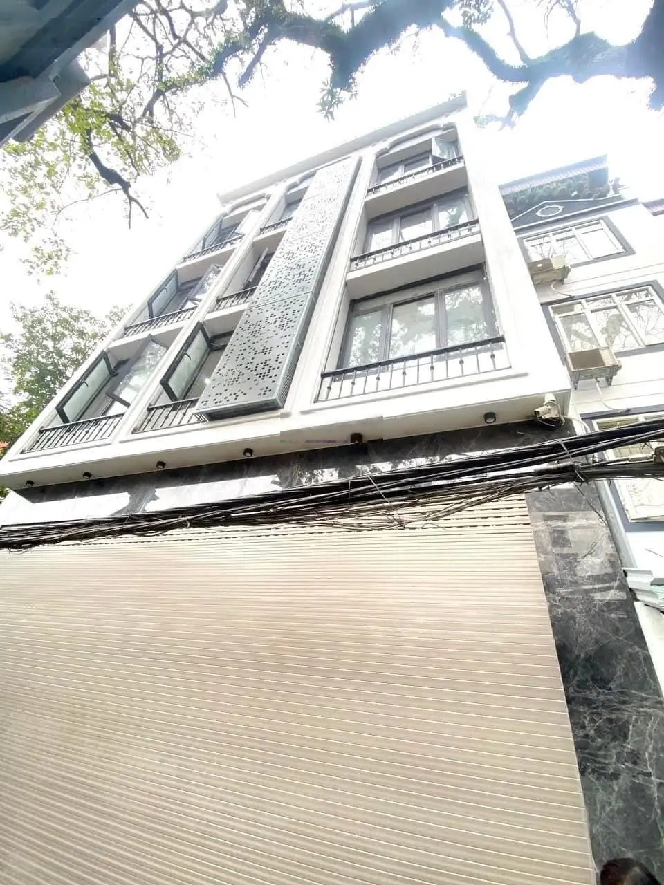 Bán toà nhà 10 tầng thang máy phố Đội Cấn 135m chỉ 42 tỷ Ba Đình, ô tô 7 chỗ, ngõ thông