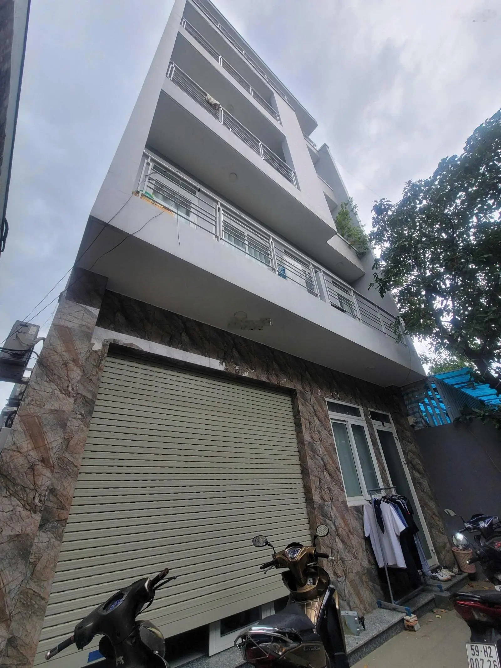 CHDV có 27phòng thu nhập 80tr/th, gồm 5 tầng có sân thượng DT 260m2 ngang 8.9m ngay CĐ Công Thương