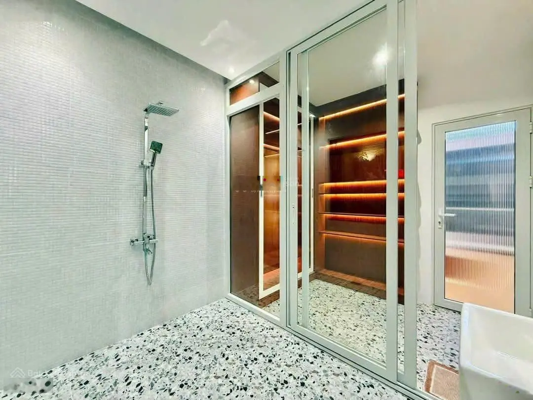 Tôi bán nhà mặt đường 1Trệt - 3lầu - 4pn - 5wc, giá 3tỷ420, trên đường Hoa Lan - P.2 - Q.Phú Nhuận