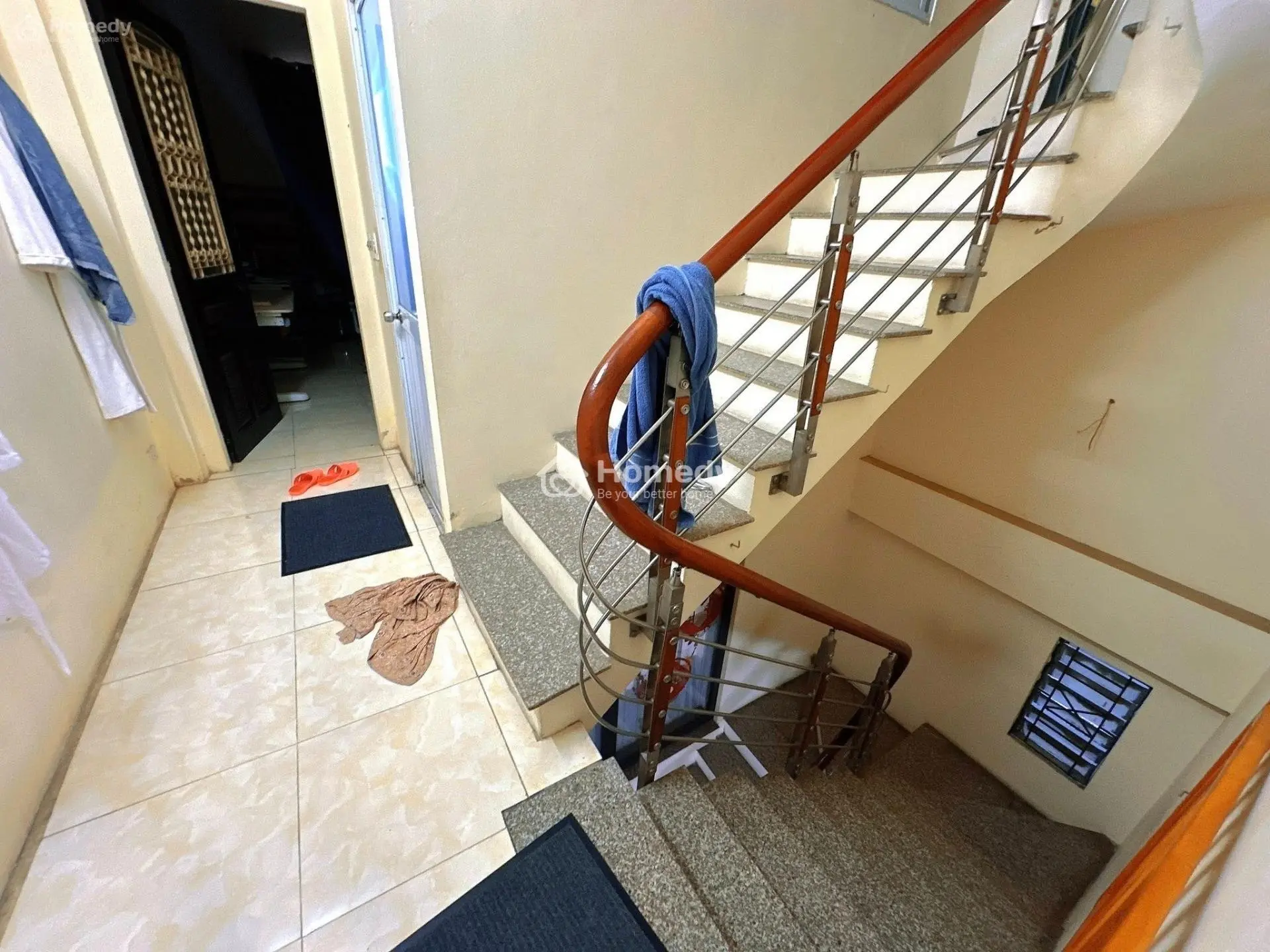Giảm 2 tỷ Cần bán gấp nhà phân lô phố Lạc Long Quân 51m2, 3T, mt 5m, ô tô vào nhà, kinh doanh