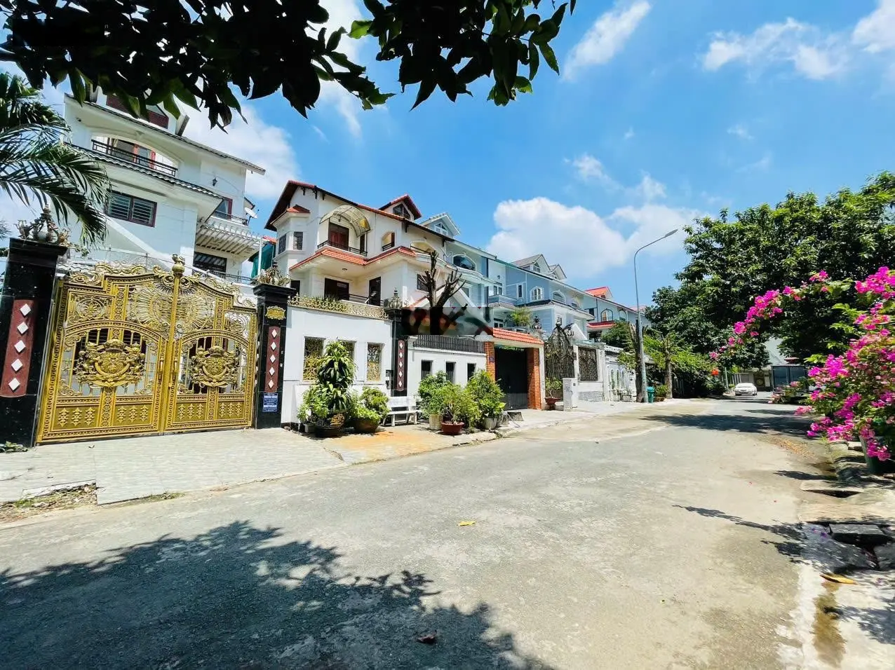 Giá chạm đáy ! Bán gấp biệt thự cực đẹp, full Gỗ Đỏ, KDC Khang Điền - Gia Hòa sân đậu 2 xe ô tô.