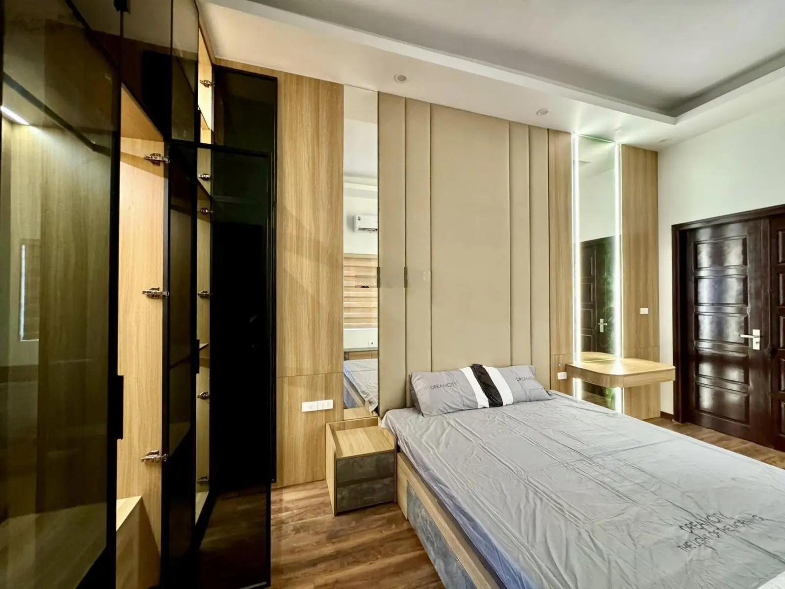 Trung tâm quận thanh xuân - ngõ thông - lg 3 thoáng - ô tô đỗ cửa - nhà đẹp - sổ vuông đét - 65m2