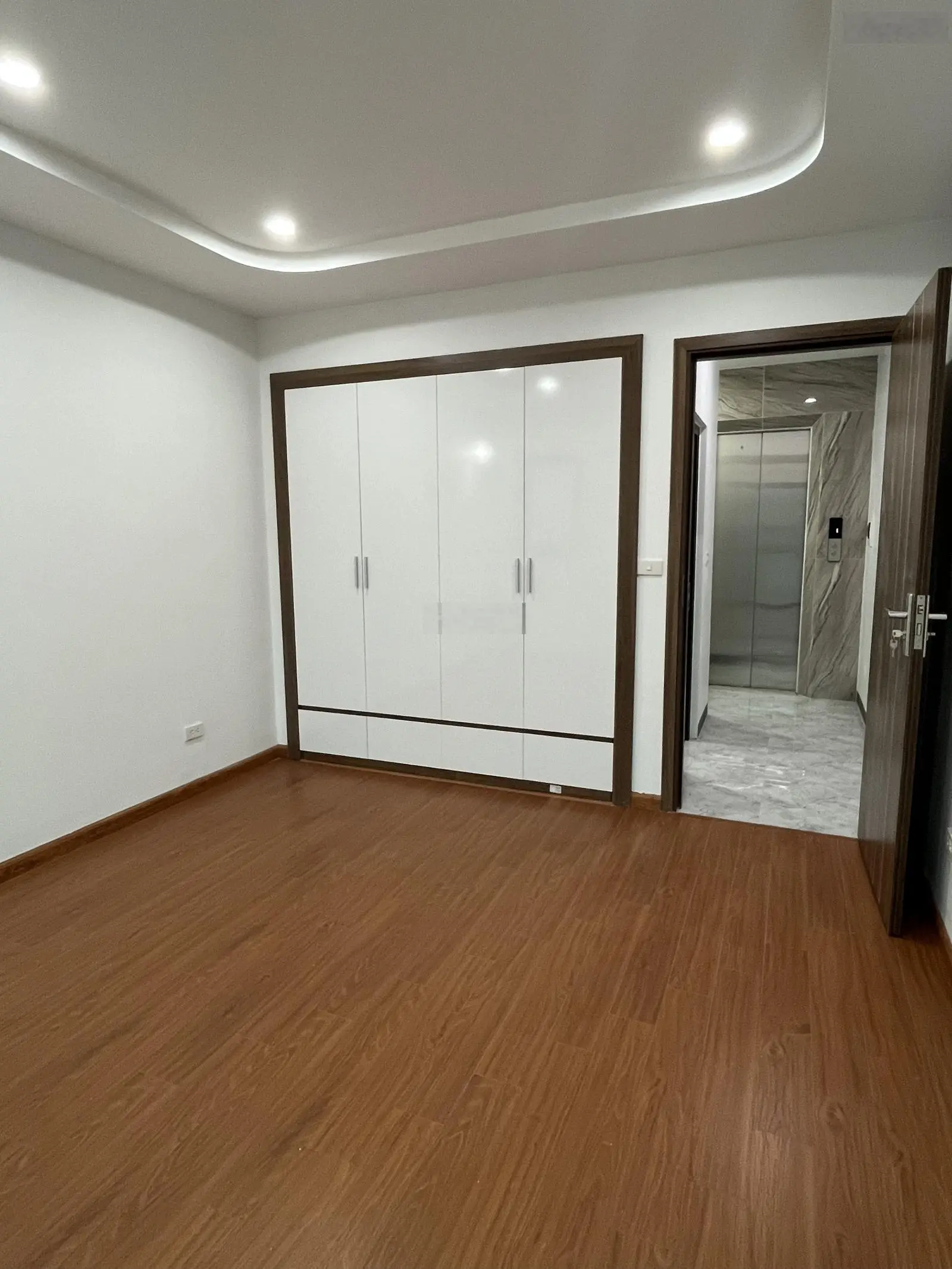 Bán nhà Thạch Bàn Long Biên ô tô 40m2 x 6 tầng thang máy full nội thất