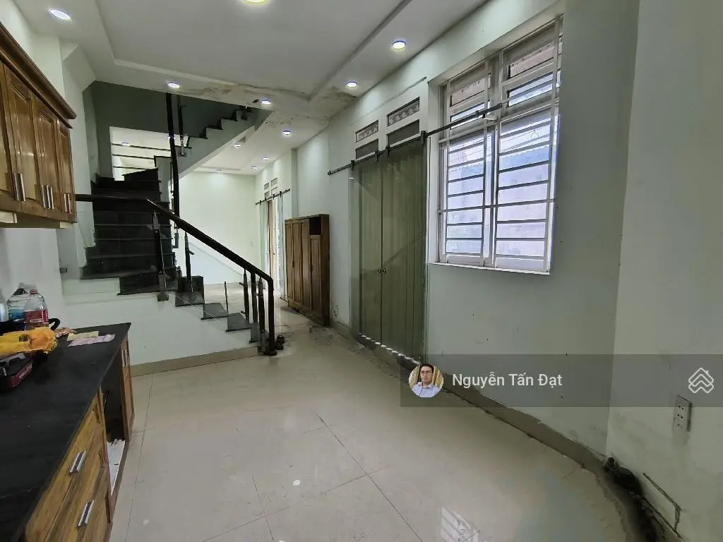 Cần bán gấp nhà 40m2 , sát Q1 - hẻm xe hơi - 4 tầng 4pn - 5.x tỷ