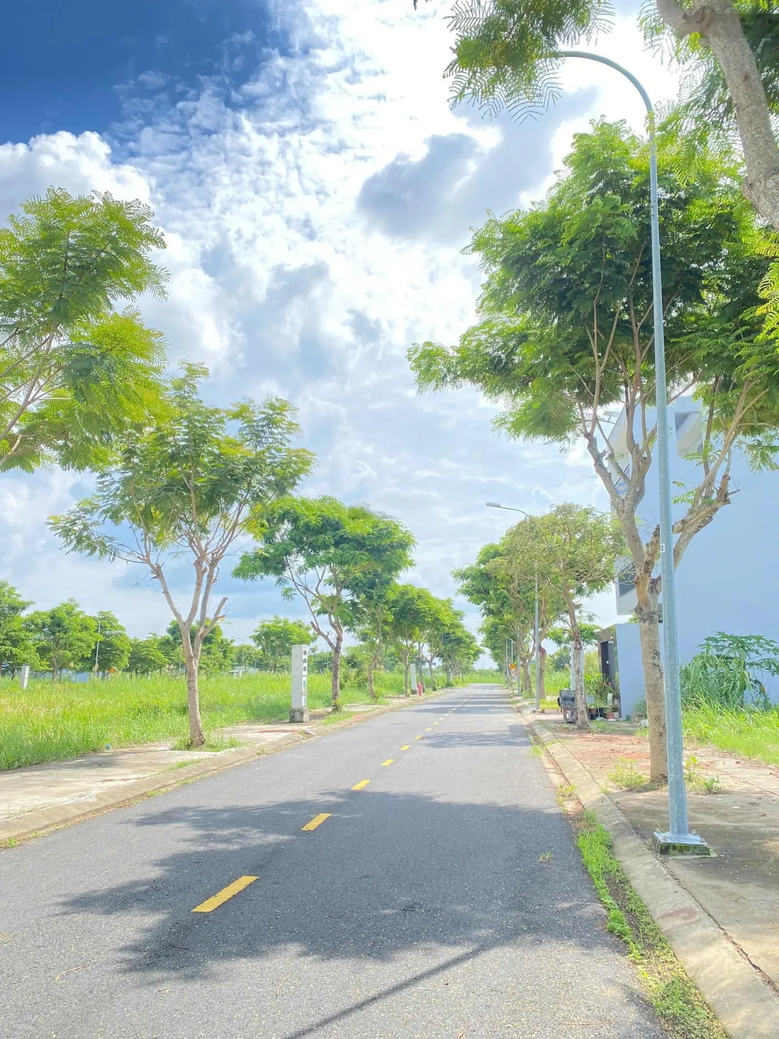 2 nền cạnh công viên, sân thể thao, giá rẻ nhất dự án chỉ 1,65 tỷ/ nền 80m2. Hướng Nam, Bắc