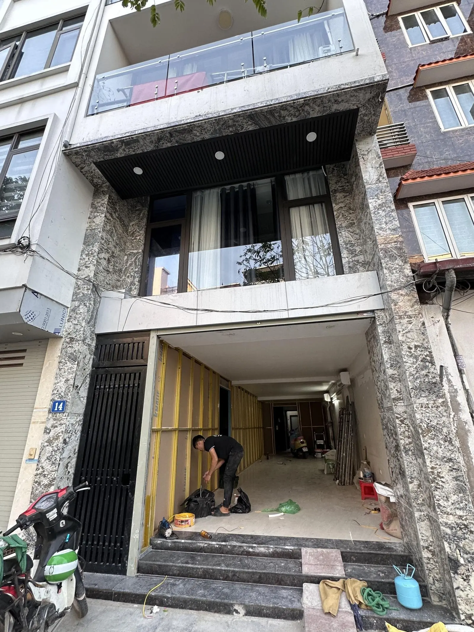 Mặt ngõ thông ô tô 7 chỗ vào nhà