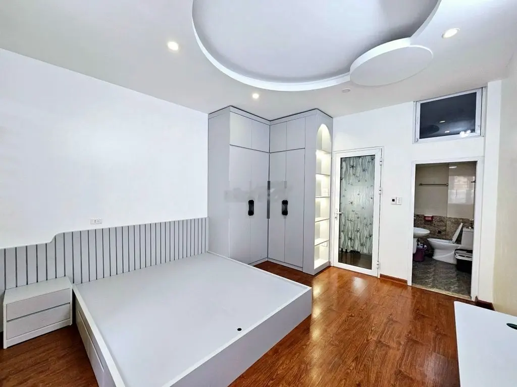nhà mặt ngõ Xuân Đỉnh,dt 32m2,mt 4.2m,5 tầng,ngõ thông ô tô kinh doanh