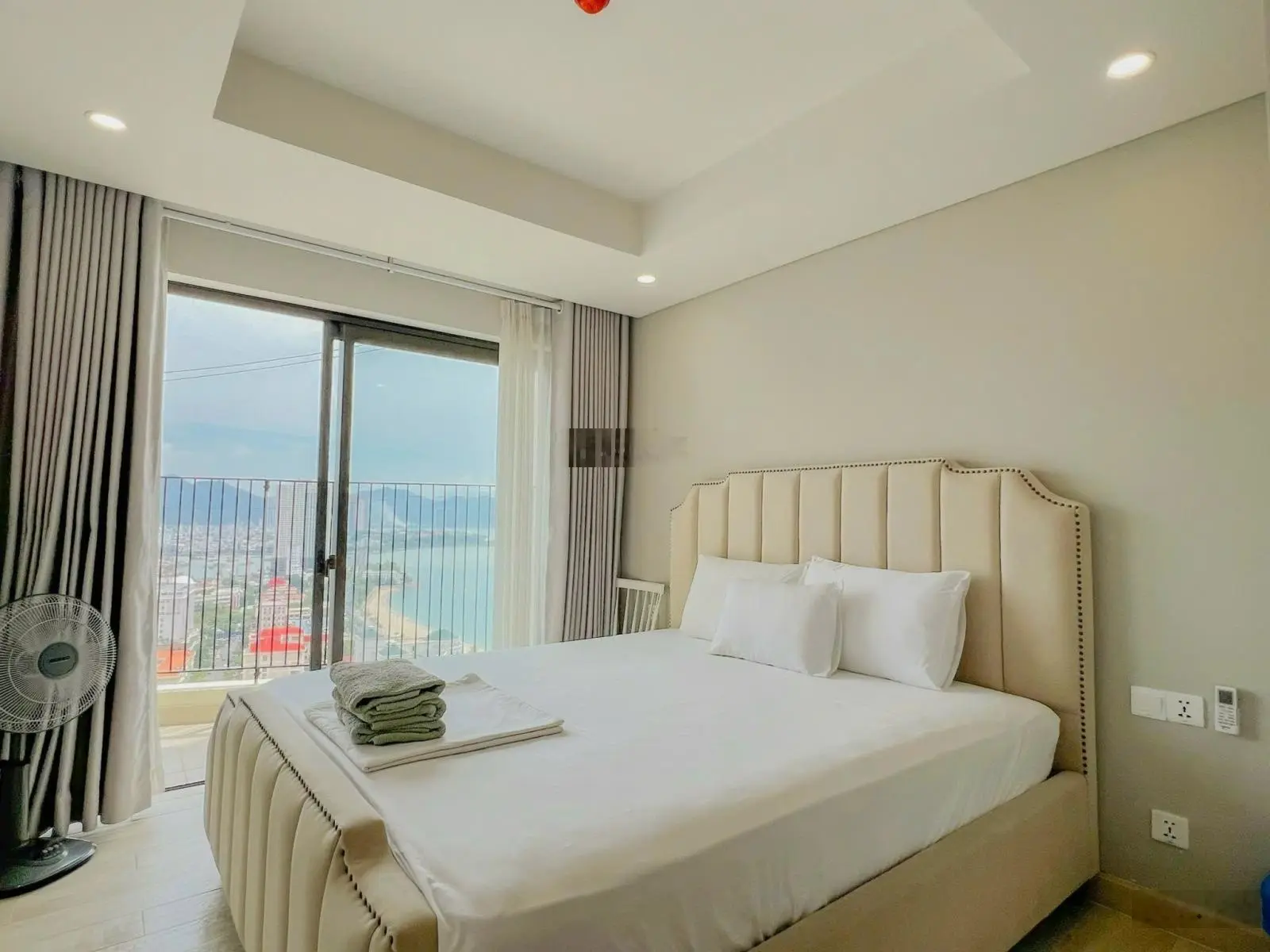 Chính chủ bán căn hộ 2PN Sát biển-Gold Coast Nha Trang, view biển và nội thất đẹp. Tầng cao mát mẻ