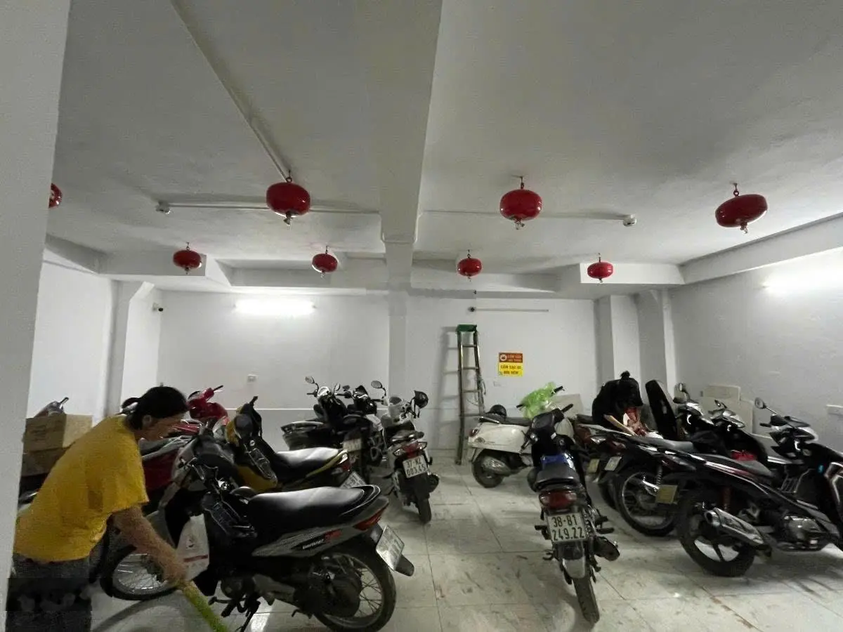 Chờ mãi mới có! Toà CHDV Triều Khúc, 100m2*8T, MT 8M, 28 phòng KK, gần phố, dòng tiền 10%/năm