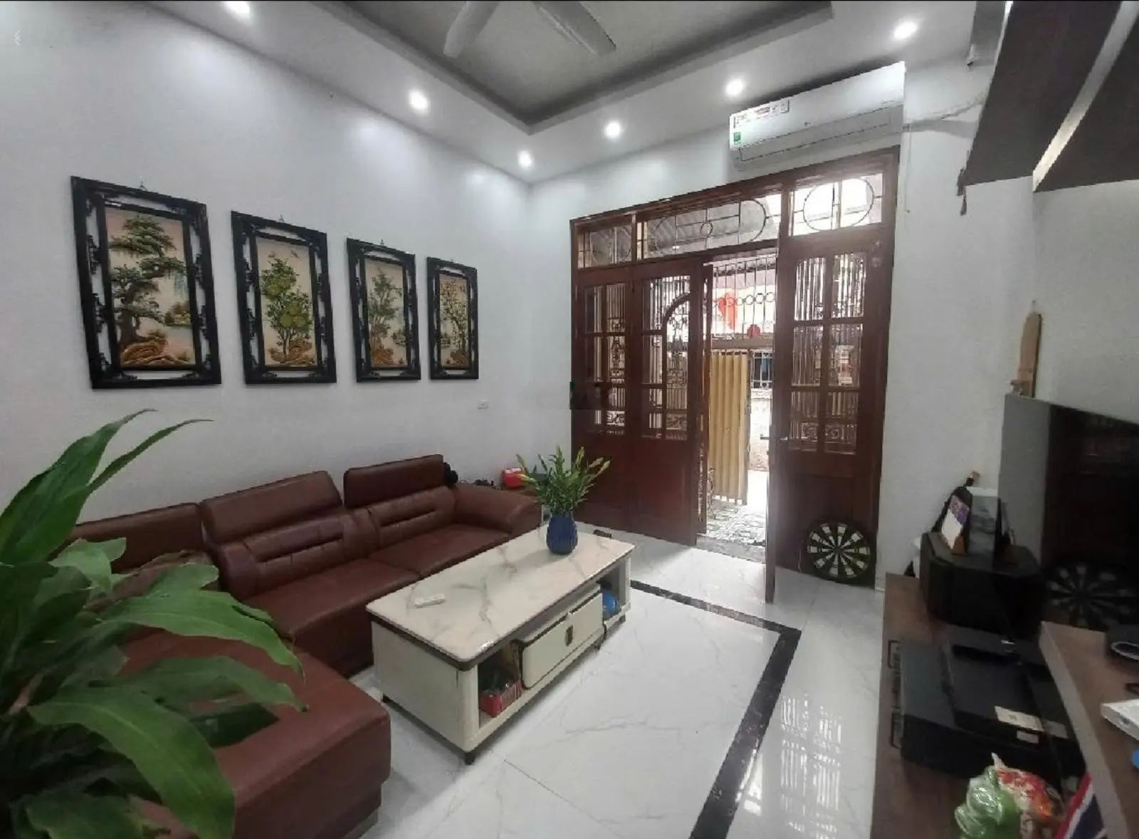 Bán nhà Cầu Diễn 60m2 - 8,8 tỷ ,nhà 2 thoáng ngõ thông, cách 10m ô tô tránh, tặng full N/T, ở ngay