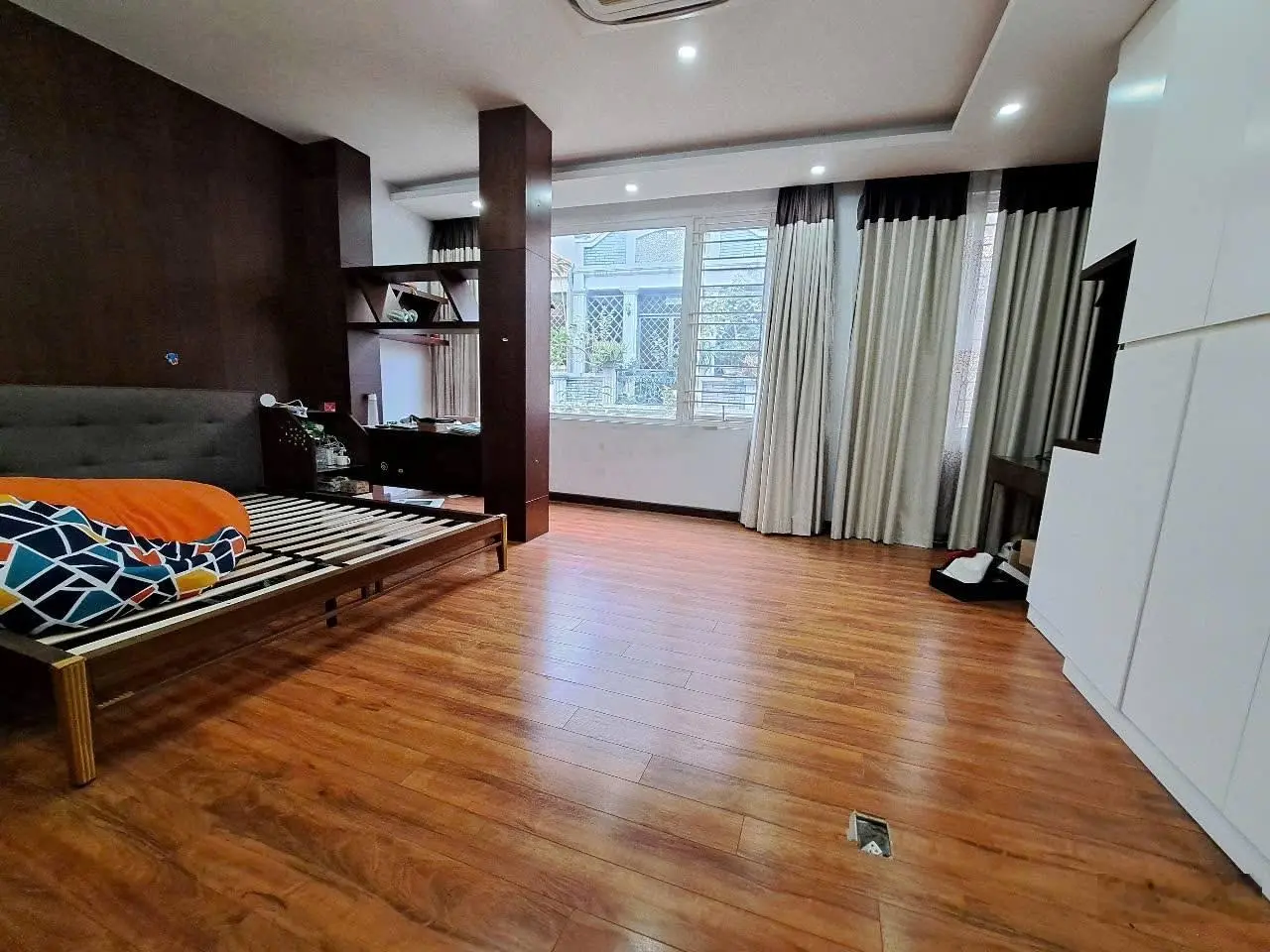 Bán nhà riêng đẹp, Hoàng Cầu,Ô tô, vỉa hè,kinh doanh 23,9 tỷ,60m2,6PN, 6WC,7 tầng, nhiều tiện ích,