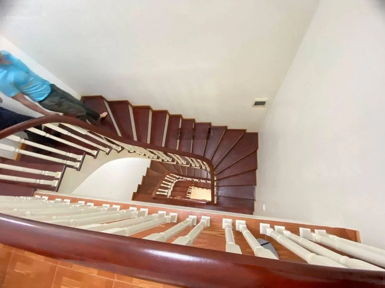 Bán gấp nhà phân lô lạc long quân xuân la sát phố gần hồ 95m mt 5m oto vào nhà hơn 26 tỷ có tl