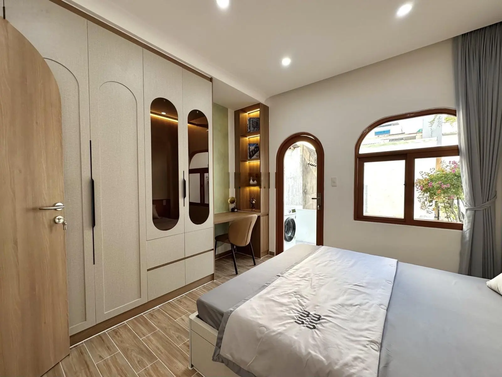 Bán nhà tặng full nội thất trên đường Nguyễn Văn Đậu, phường 11, Bình Thạnh.