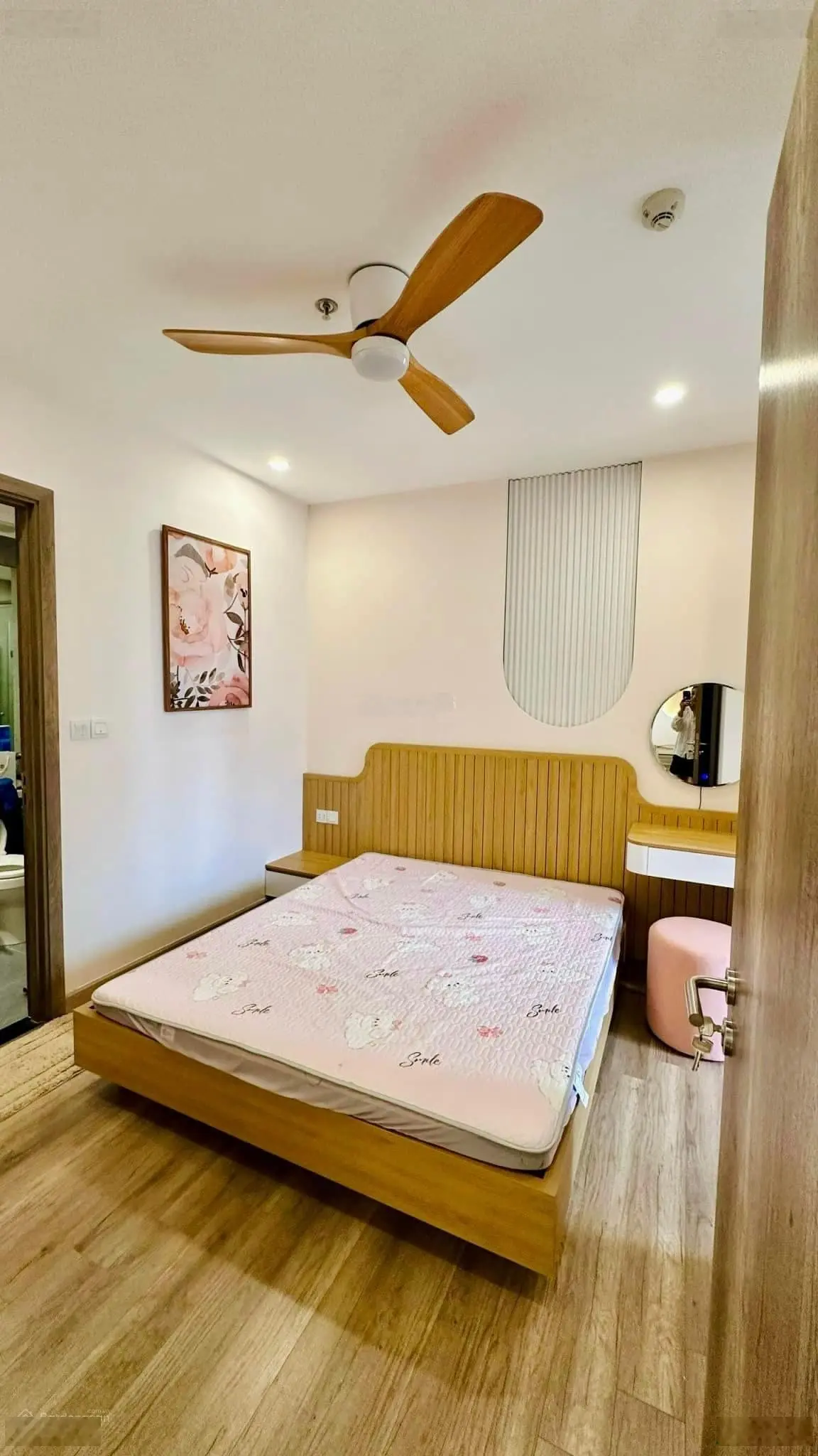 Cần bán gấp căn studio 37m2 view biệt thự đảo giá 2.460 tỷ tầng trung tại Sky Forest Ecopark