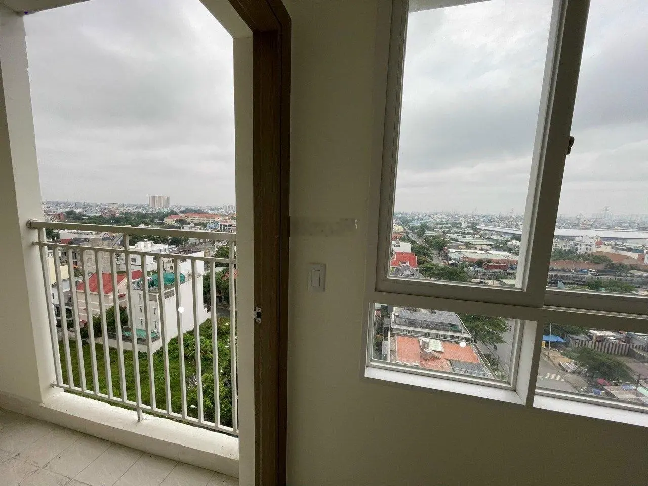 Cần bán nhanh CH Green Town Bình Tân 72m2-2PN-2WC có ban công thoáng mát giá 2,380 tỷ,LH 0987 003 ***