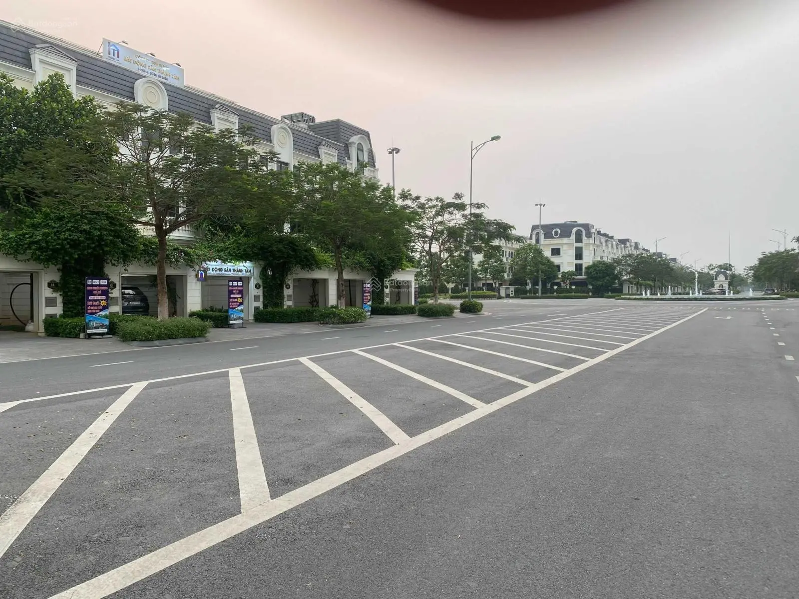 Tin nóng hổi, chủ đổi sang đơn lập nên cần bán liền kề 122m2 - đường rộng 30m
