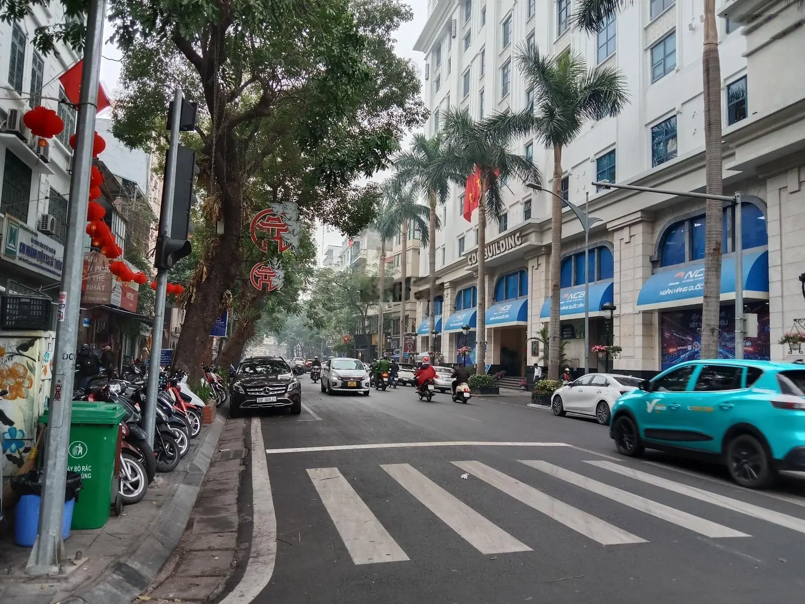 Bán nhà mặt phố dt gần 30m2 trên sổ ,mt 6.8m kinh doanh dòng tiền cực khủng 150 triệu / tháng.