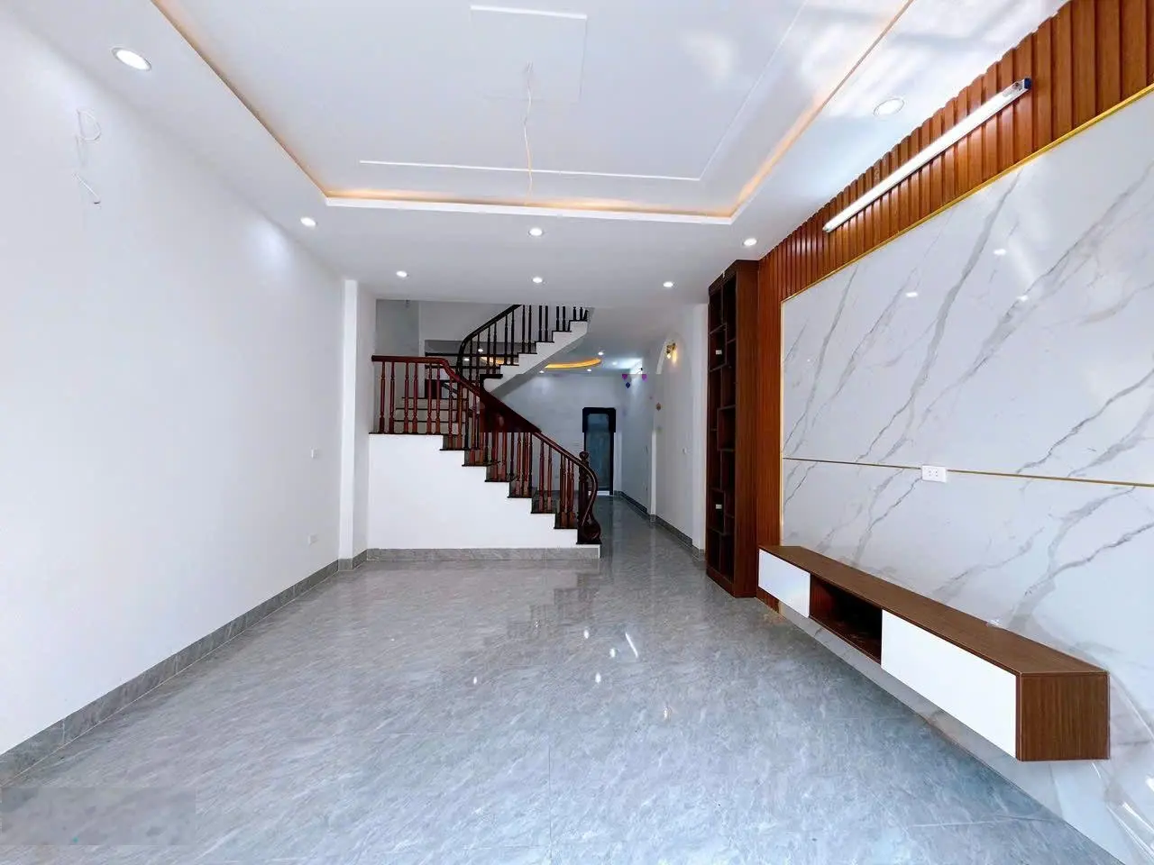 Bán nhà đơn lập 45m2x3T, ôtô đỗ, gần cầu Đông la, 7 phút ra Penika