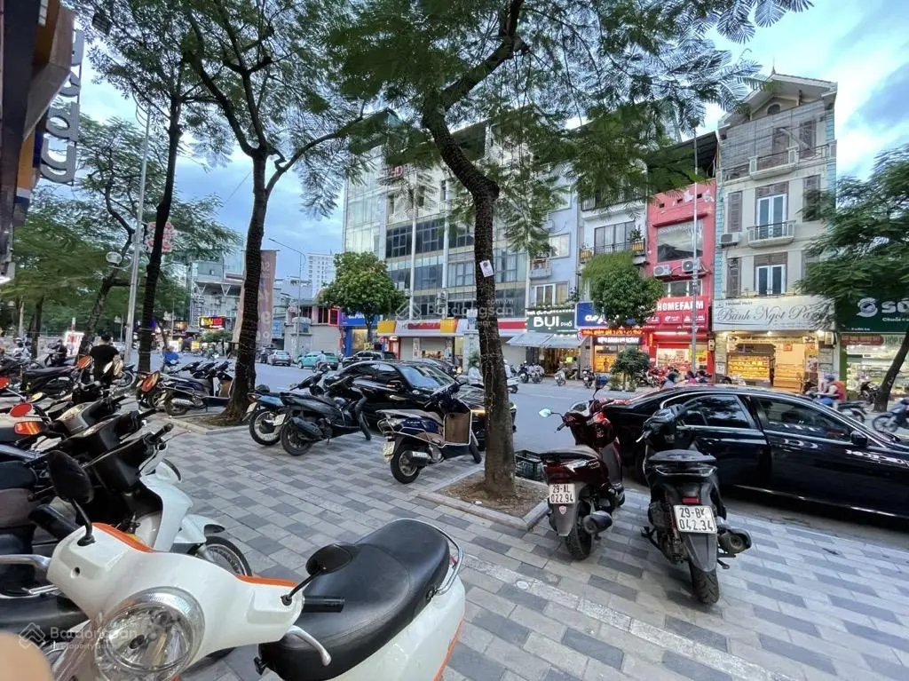 Bán nhà mặt phố Xuân La, cực hiếm - kinh doanh khủng dòng tiền ổn định, 51,6 m2, giá 32,8 tỷ