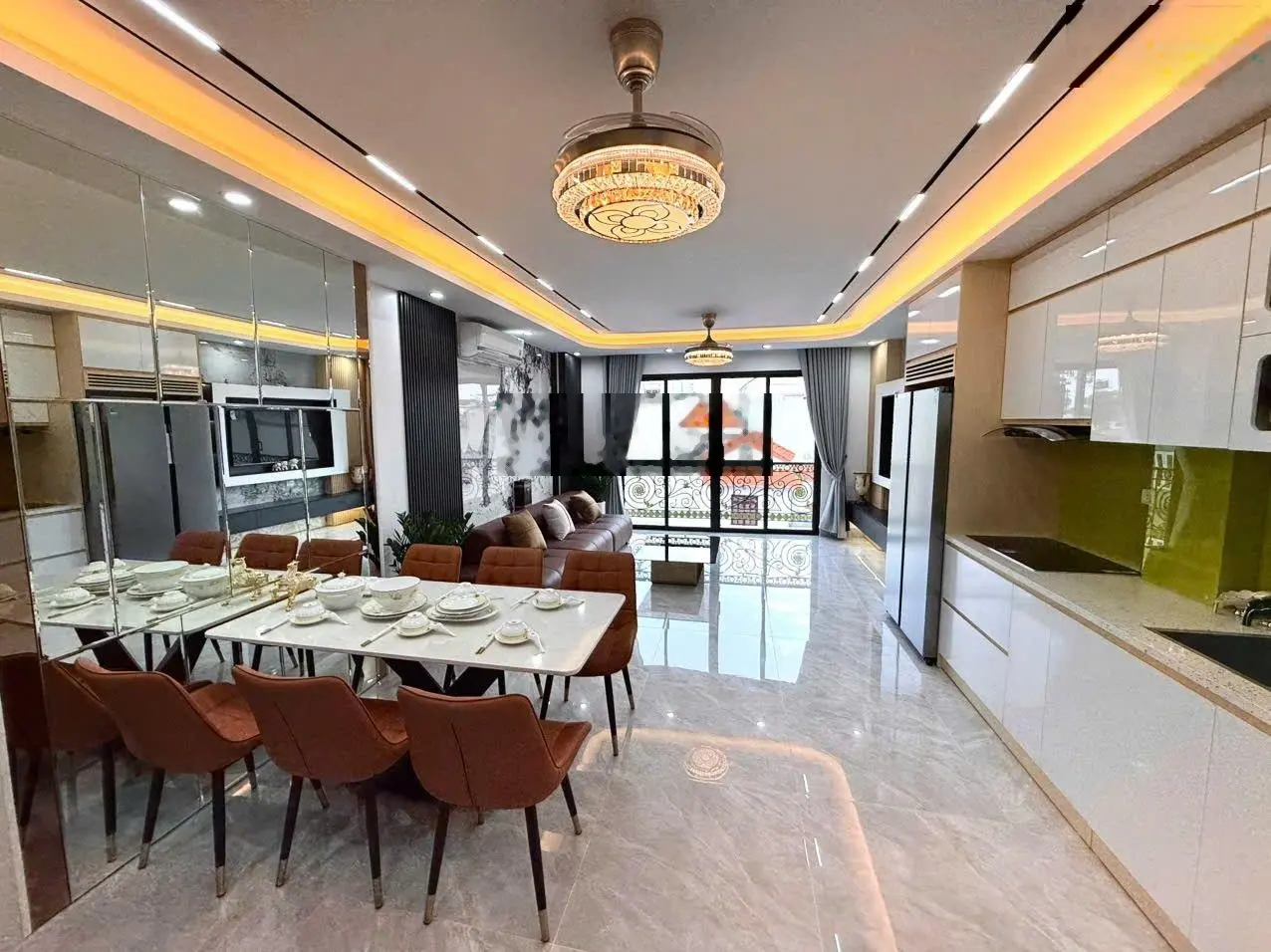 Tôi cần bán căn nhà số 28 ngõ 438 Ngọc Thụy 6 tầng mới, lô góc gara ôtô, thang máy, full đồ, 13.9tỷ