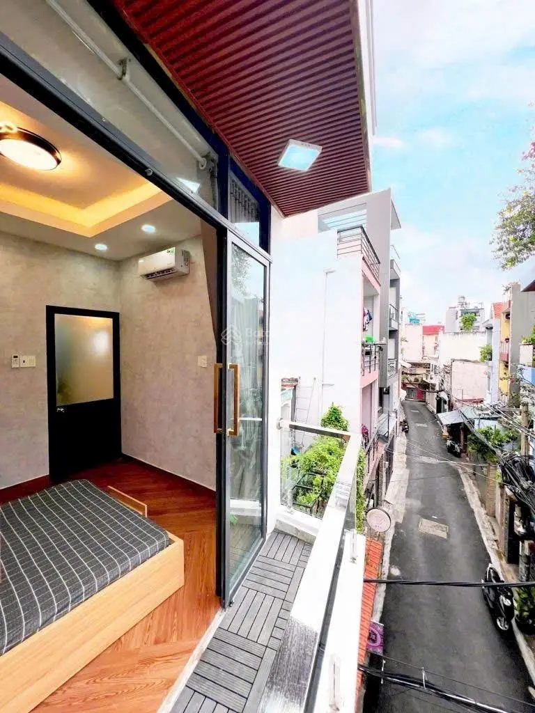 Chính chủ kẹt tiền bán gấp căn nhà ngay trung tâm Phú Nhuận Phùng Văn Cung P4 40m2 2tỷ700 3Pn SHR