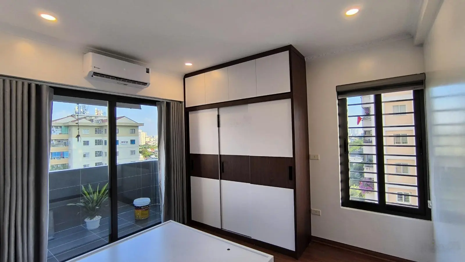 (Nhà đẹp) bán căn hộ tại dự án: C2 - Nguyễn Cơ Thạch 2PN + 1 2VS, 82m2, full nội thất, BC Đông Nam