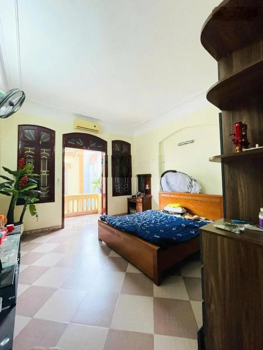 Bán nhà Trần Cung, thông sang KĐT Nam Cường. Phân Lô, oto tránh, vào nhà. Hai mặt ngõ thoáng sáng.