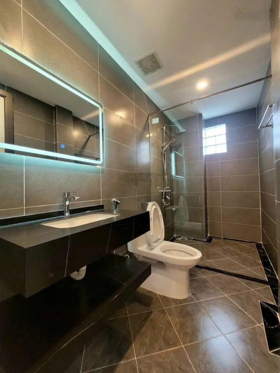 Bán nhà đẹp Phố Trạm 6 tầng thang máy gara full nội thất 62m2 chỉ 15,45 tỷ