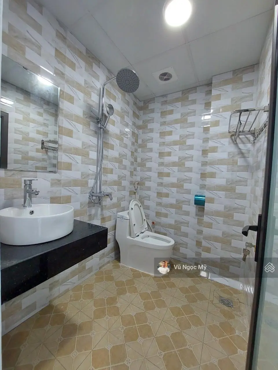 Nhà 5 tầng 33m2, ngay quốc lộ 6, 600m ra tàu điện trên cao, bến xe Yên Nghĩa, giá chỉ 4.3 tỷ.