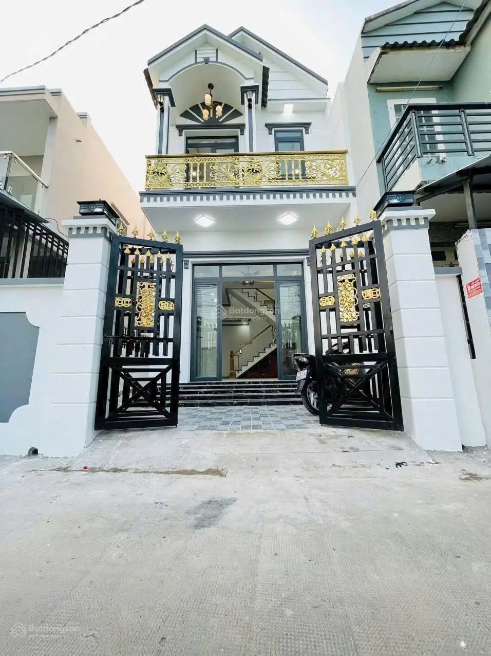 Nhà ngay trung tâm thị trấn Cần Giuộc, ngang 6m dài 15m, ô tô đậu trước sân