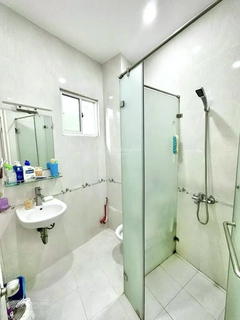 Nhà đẹp giá tốt 3 tầng HXH thông, gần mặt tiền đường 3/2 - q11 - chỉ 6.3 tỷ