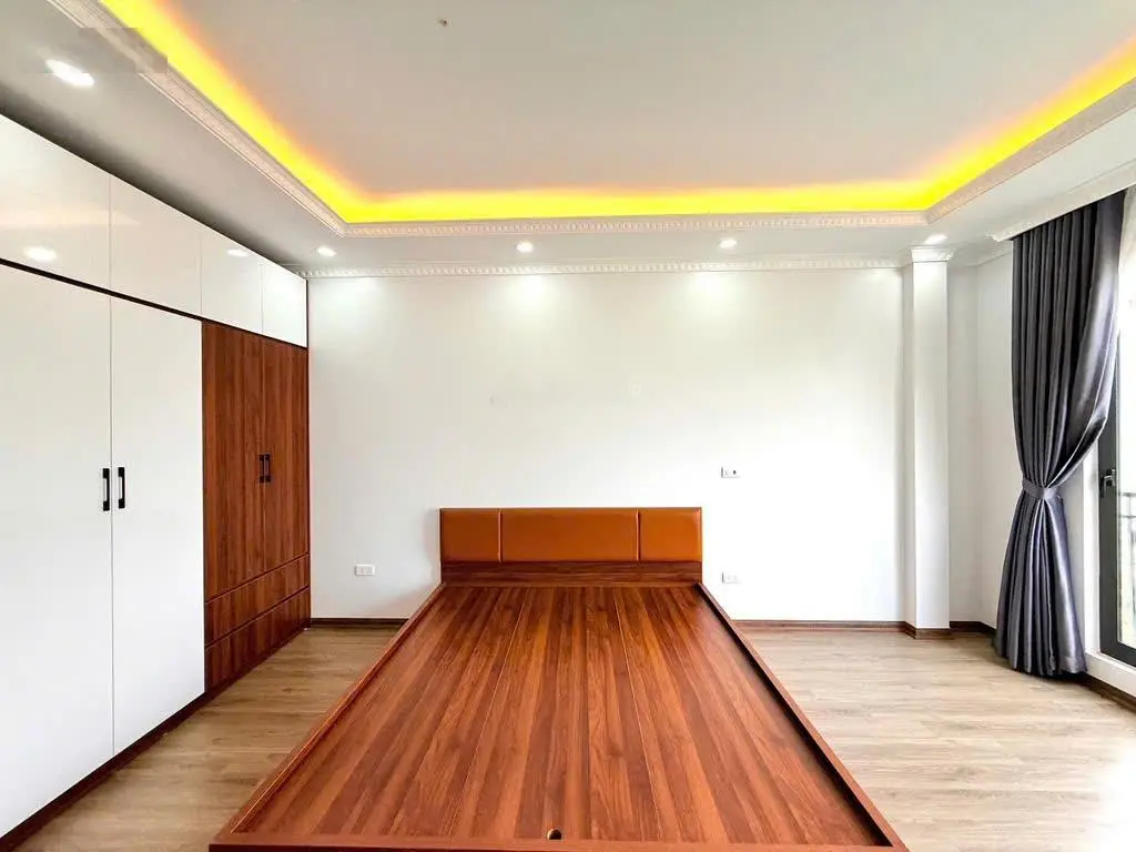 Bán nhà cầu giấy - nhà đẹp tặng nội thất - 6 tầng thang máy - dt40m2, hơn 11 tỷ