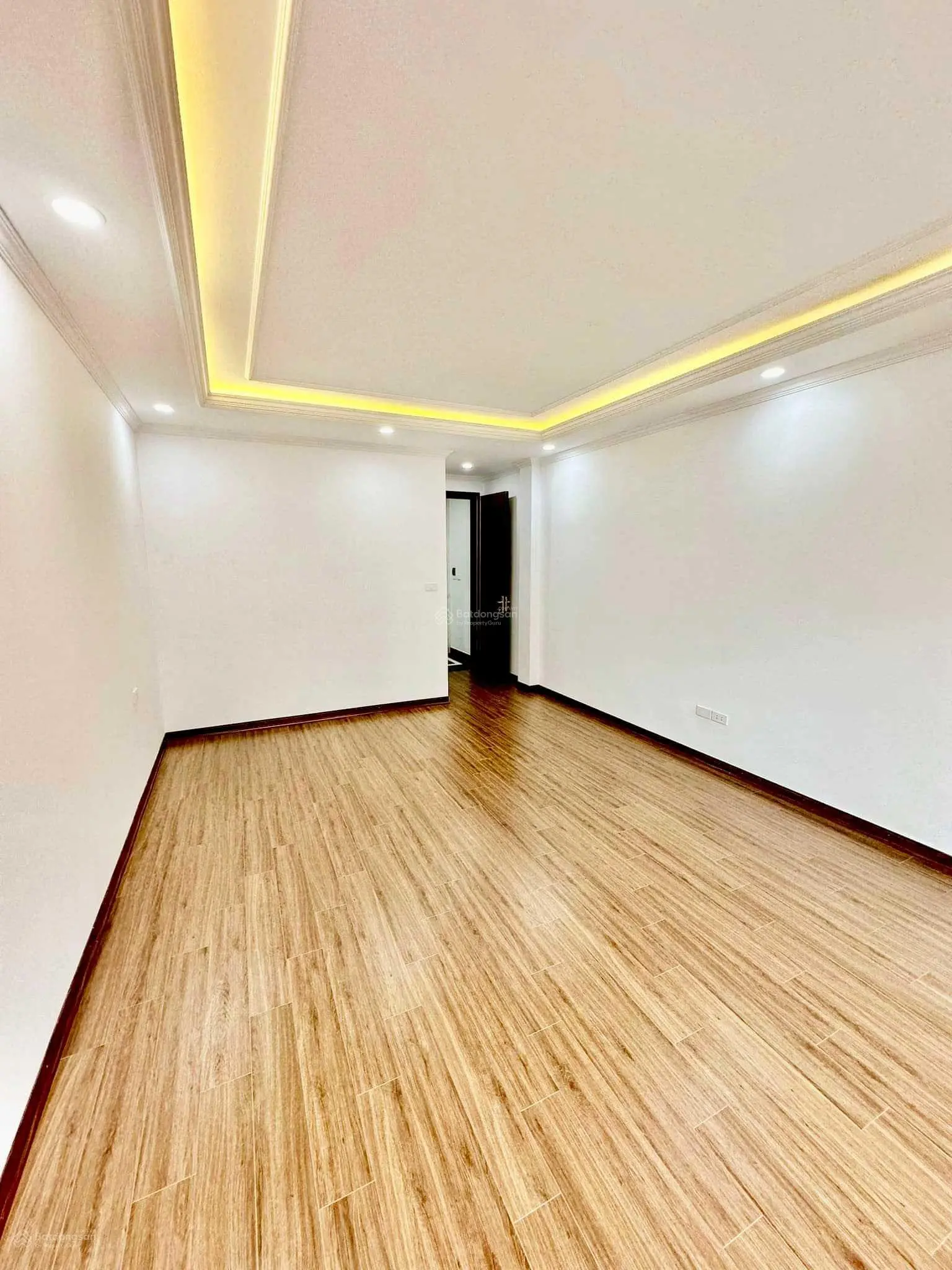 Bán nhà Khương Đình - Thanh Xuân - 80m ra mặt phố - giáp Ngã Tư Sở - 42mx 6 tầng thang máy