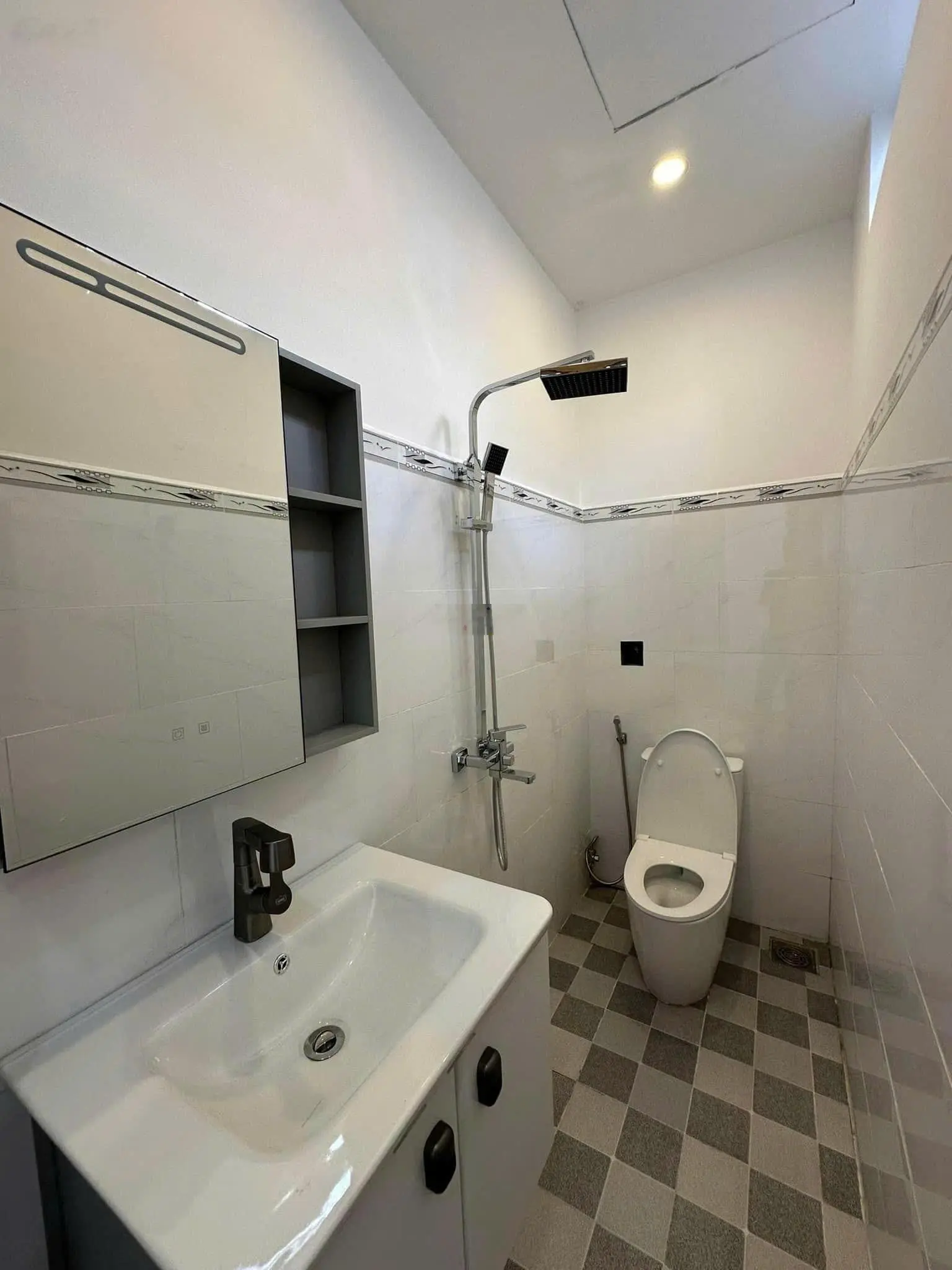 Bán gấp nhà Bình Trị Đông Bình Tân 4,2 tỷ/48m2. SHR. MTĐ 5m. Đang cho thuê 10 triệu/tháng