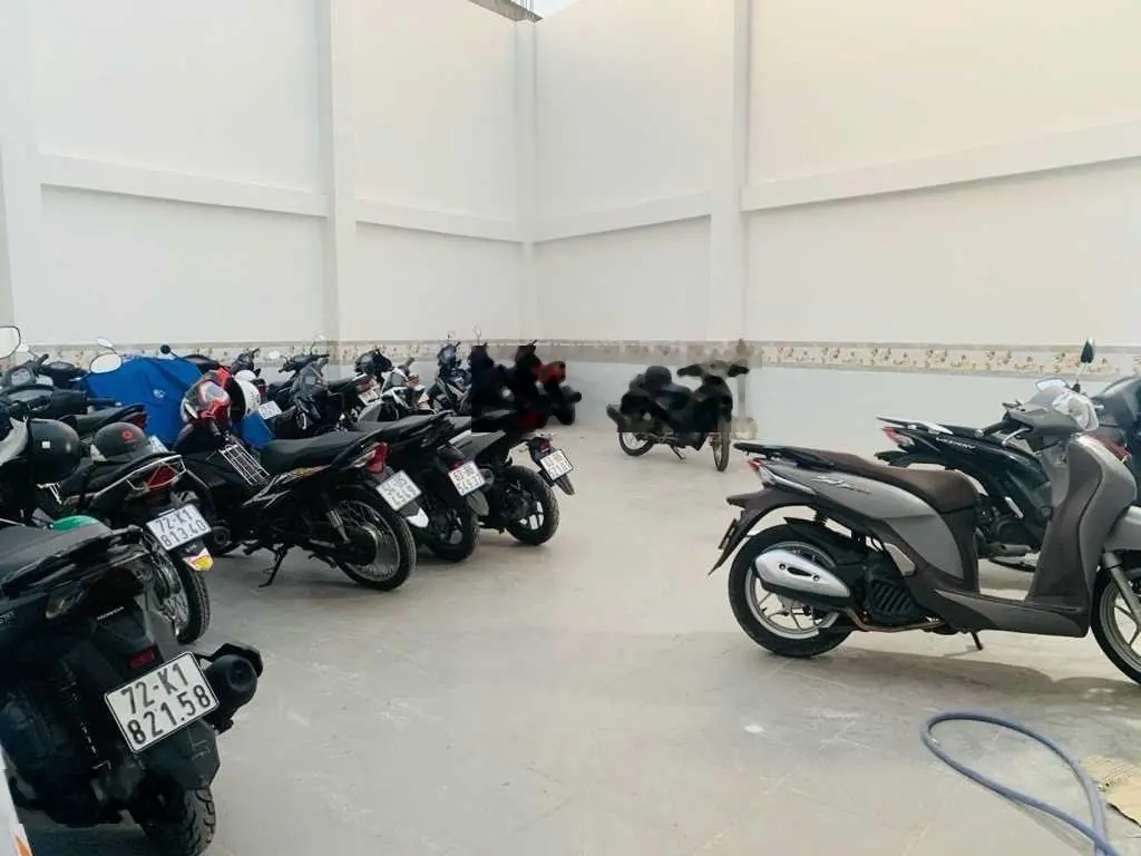 Tòa nhà CHDV Dương Quảng Hàm, ngay ĐH Văn Lang, 40 phòng, dòng tiền 140tr/tháng