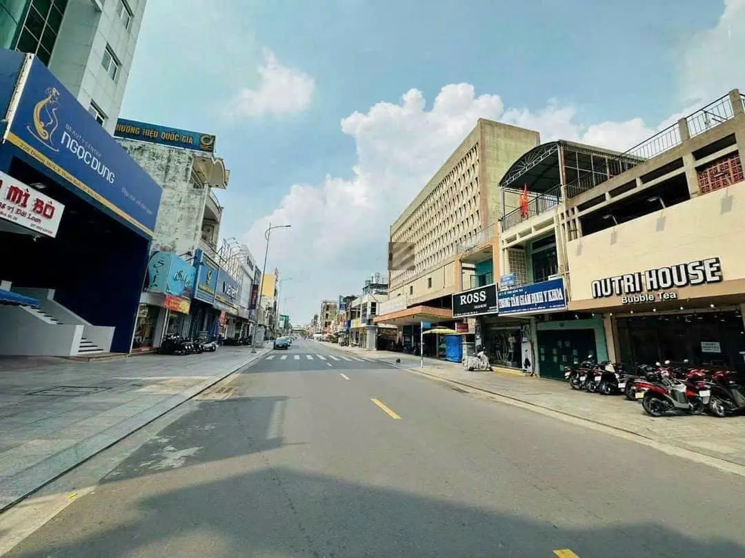 Bán nhà 2 mặt tiền đường 30/4. P Quyết Thắng Tp Biên Hoà