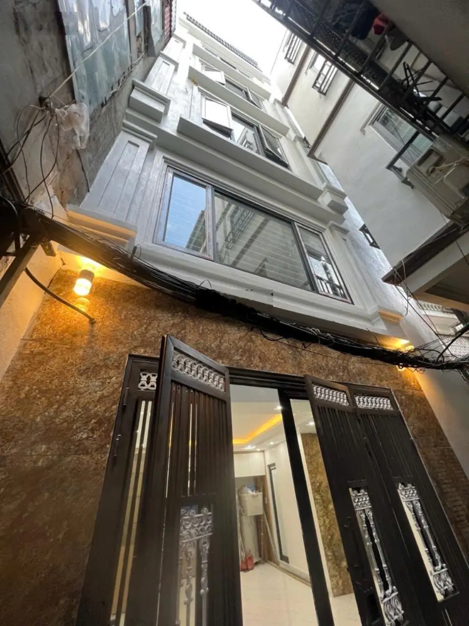 Bán Nhà riêng Đường Láng 40m 4Tg MT 5,9m chỉ 6,2 tỷ gần ôtô dừng đỗ full nội thất.