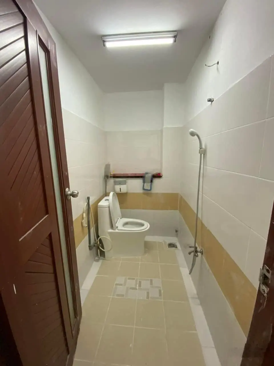 Chính chủ cần tiền bán gấp nhà mặt tiền Phạm Văn Hai, P3, Tân Bình, DT 4,5x18, đang cho thuê 18tr