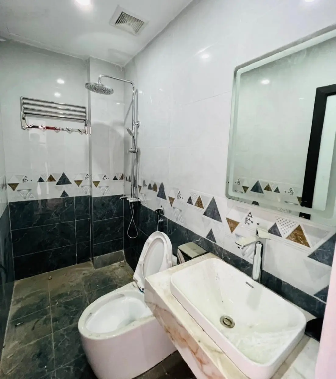 Bán nhà mới đẹp - phố Lò Đúc - 68 m2 - 6 tầng - thang máy - 2 mặt phố - ô tô vào nhà - kinh doanh
