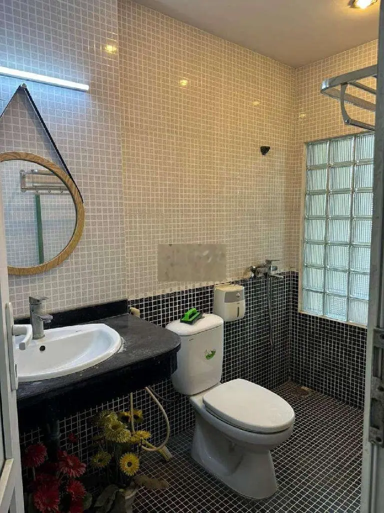 Bán nhà 56m2, nở hậu, ô chờ thang máy Thổ Quan, ngõ thông gần hồ