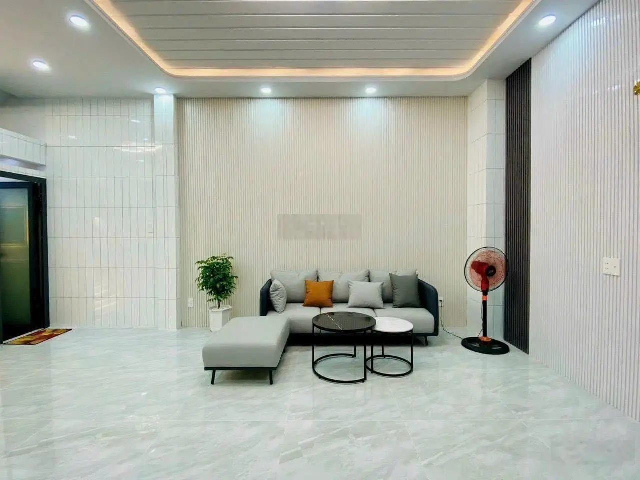 Chủ nhà sang Mỹ định cư cần bán gấp nhà đường Tôn Đản, Quận 4. Giá 3,47TỶ/ 5,1x12m - 1 trệt 3 lầu.