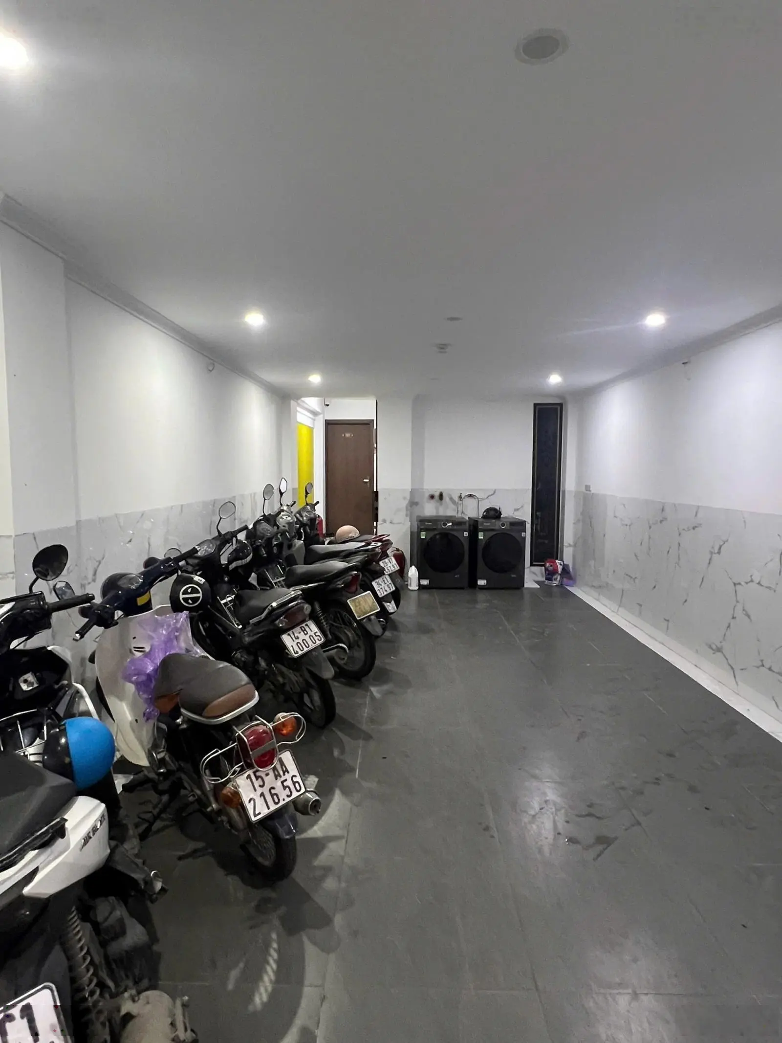 Sở hữu tòa nhà tại vị trí đắc địa đầu tư sinh lời cần bán nhà Bằng A - ô tô vào nhà, thang máy